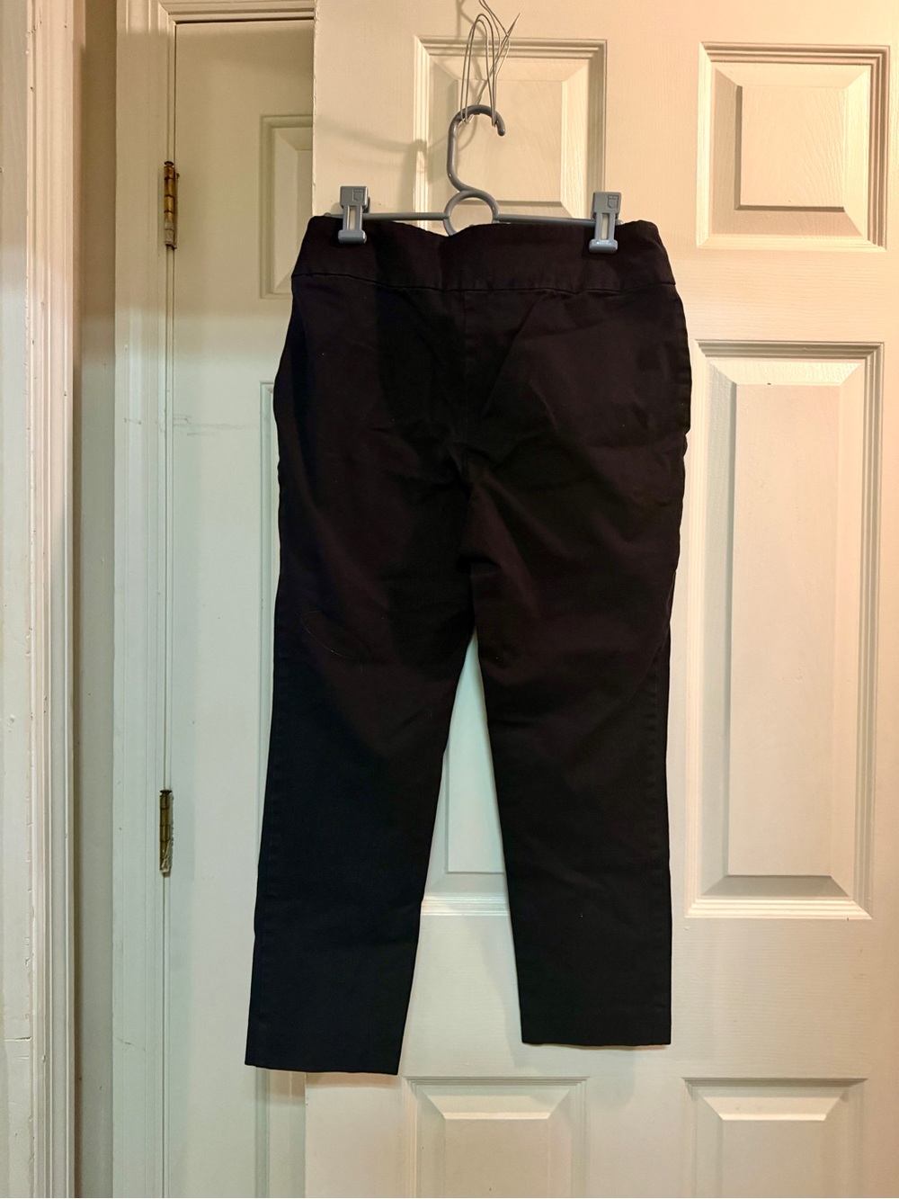 Crown & Ivy Black Stretch Capris